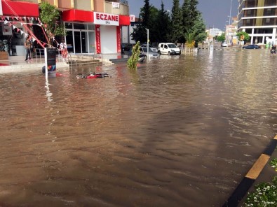 Kilis'te Sağanak Yağış Ve Dolu Hayatı Olumsuz Etkiledi