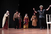 ŞEHİR TİYATROSU - Liseli Öğrencilerden 'Deli Dumrul' Oyunu