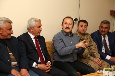 Vali Ali Hamza Pehlivan Arpalı Beldesi'nde Vatandaşlarla Bir Araya Geldi