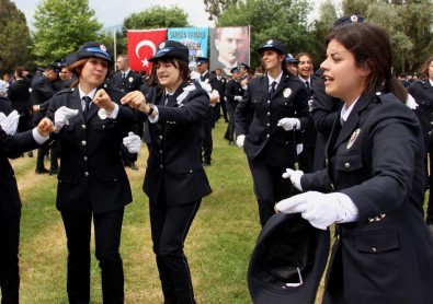 653 Polis Adayı Mezuniyetlerini 'Erik Dalı' İle Kutladı