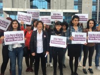 KADIN DERNEKLERİ - Eski Sevgilisi Eda Pera Küçük'ü Darp Eden Oyuncunun Yargılanmasına Başlandı