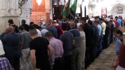 Filistin'de Tarihi Camilerde Ramazan Coşkusu