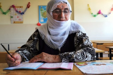 Kur'an Aşkıyla 70 Yaşında Okuma Yazma Öğrendi