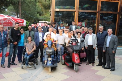 Milletvekili Özdağ 2 Engelliyi Daha Sevindirdi