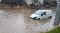 Sağanak Yağış Kula'da Hayatı Felç Etti