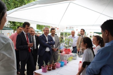 Saruhanlı'da '4006 TÜBİTAK Bilim Fuarı' Açıldı