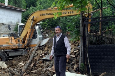 Sel Felaketinde Evi Yıkılan Hasan Amca'ya Osmangazi Belediyesi Sahip Çıktı