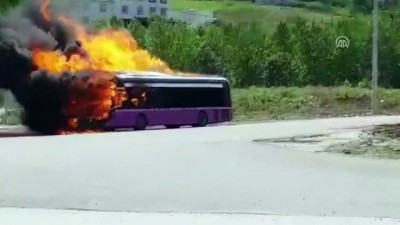 Seyir Halindeki Belediye Halk Otobüsünde Yangın