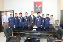 BEDEN EĞİTİMİ ÖĞRETMENİ - Türkiye Şampiyonu Takım Para İle Ödüllendirildi