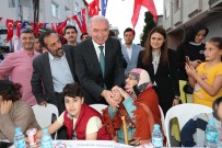 MEVLÜT UYSAL - Başkan Uysal Ataşehirlilerle Sokak İftarında Buluştu