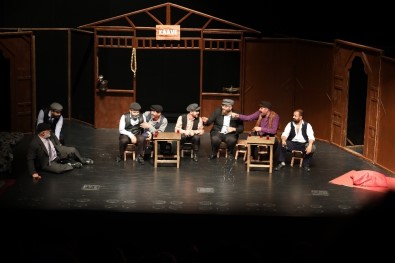 Diyarbakır'da 1. Şehir Tiyatroları Festivali Devam Ediyor