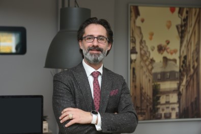 Doç. Dr. Gökay, Kısmi Diz Protezi Cerrahisinin Dize Olan Faydasını Açıkladı