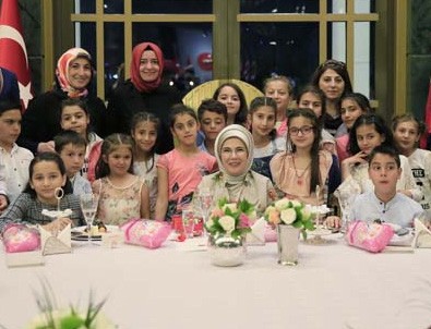 Emine Erdoğan'dan yetim çocuklara iftar daveti