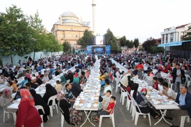 Gebze'de İftar Sofrası Adem Yavuz Mahallesi'nde Kuruldu