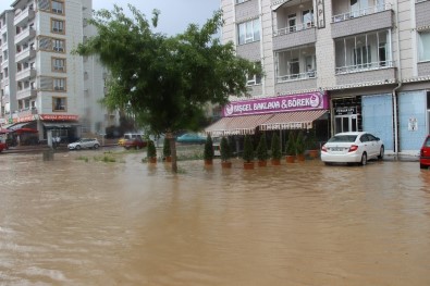 Şiddetli Yağış Hasara Yol Açtı