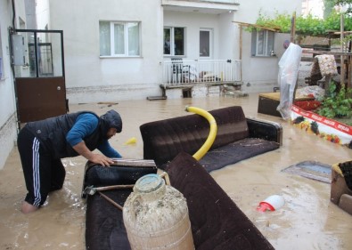 Sivas'ta Sağanak Yağış Hayatı Felç Etti