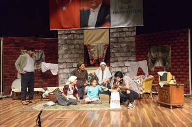 SÜ'de Mehmetçik Vakfı Yararına Tiyatro Gösterimi