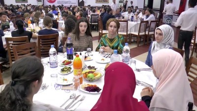 Türk Kızılayından Arnavutluk, Kosova Ve Makedonya'daki Yetimlere İftar