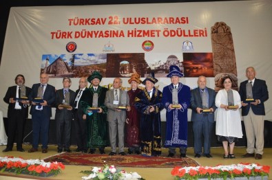 22. Uluslararası Türk Dünyasına Hizmet Ödülleri Niksar'da Verildi