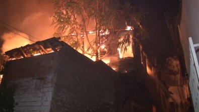 Ankara Kalesi'nde Büyük Yangın Açıklaması 7 Ev Küle Döndü