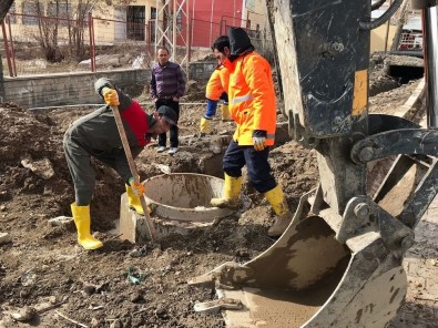 Başkale Belediyesinden Hummalı Çalışma