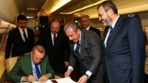 Cumhurbaşkanı Erdoğan, Güney Kore Dönüşü Uçakta Cumhur İttifakı Protokolünü İmzaladı