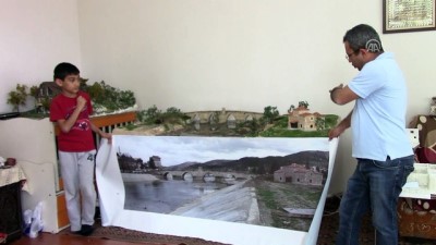 Diorama Çalışmaları İçin Evini Atölyeye Çevirdi