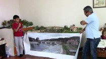 ABDULLAH KARAKUŞ - Diorama Çalışmaları İçin Evini Atölyeye Çevirdi