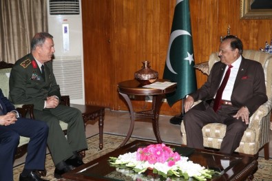 Genelkurmay Başkanı Orgeneral Akar, Pakistan Cumhurbaşkanı Tarafından Kabul Edildi