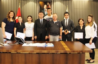 Girişimciler Sertifikalarını Başkan Akın'ın Elinden Aldı