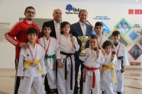 FATİH KARAGÜMRÜK - İhlas Koleji Karatede Madalyaları Topladı