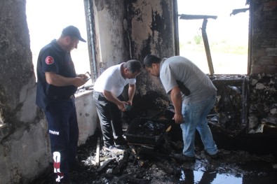Manavgat'ta Ev Yangını Korkuttu