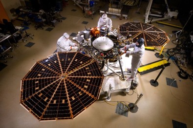 NASA'nın Yeni Aracı Insight Mars'taki Depremleri İnceleyecek