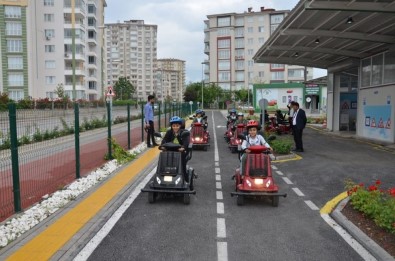 Öğrenciler Trafik Haftasını Trafik Parkında Kutladı