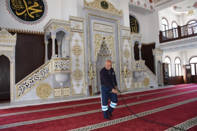 Ramazan Ayı Öncesi Camilerde Hazırlıklar Sürüyor
