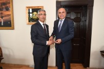 ALİ KORKUT - Vergi Dairesi Başkanından Ali Korkut'a Plaket