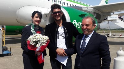 Zonguldak'a Sezonun İlk Uçağı İndi