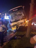 SERVİS OTOBÜSÜ - Antalya'da 3 Aracın Çarpıştığı Kazada Ortalık Savaş Alanına Döndü Açıklaması 7 Yaralı