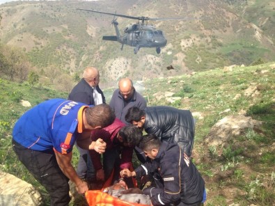 Arazide Kalp Krizi Geçiren Kişi Askeri Helikopterle Kurtarıldı