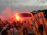 YOUNES BELHANDA - Galatasaray İzmir'de Coşkuyla Karşılandı