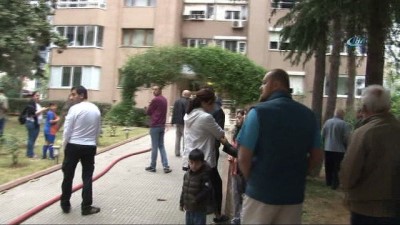 Kadıköy'de Bir Binada Çıkan Yangında 2 Kişi Dumandan Etkilendi