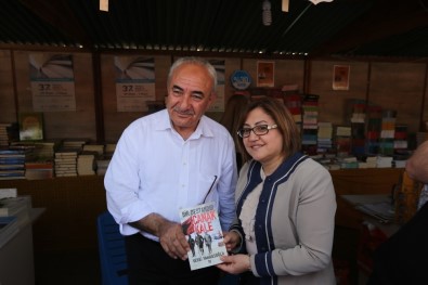 Şahin Kitap Fuarında Yazarlarla Bir Araya Geldi