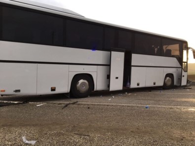 Tur Otobüsü Tıra Çarptı Açıklaması 1 Ölü, 46 Yaralı