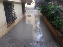 SAĞANAK YAĞMUR - Ankara'da Sağanak Yağmur Hayatı Felç Etti