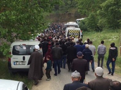 Bursa'da Kazada Hayatını Kaybeden 3 Kişi Toprağa Verildi