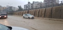 SAĞANAK YAĞMUR - Kuşadası'nda köprülü kavşaklar şelaleye döndü