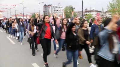 Sivas'ta 'Hedef Kızılelma' Yürüyüşü Düzenlendi