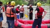 MUNZUR ÇAYı - Tunceli Valisi Sonel Rafting Yaptı