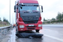 Adana'da Trafik Kazası Açıklaması 1 Ölü, 2 Yaralı