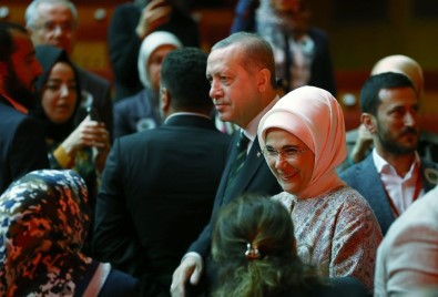 Cumhurbaşkanı Erdoğan'dan Eşi Emine Erdoğan'a Zeytin Dalı Jesti